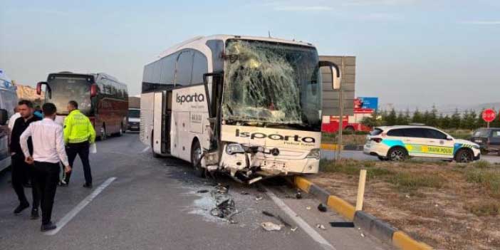 Isparta’da Kavşakta Feci Kaza: İki Otobüs Çarpıştı, 28 Kişi Yaralandı