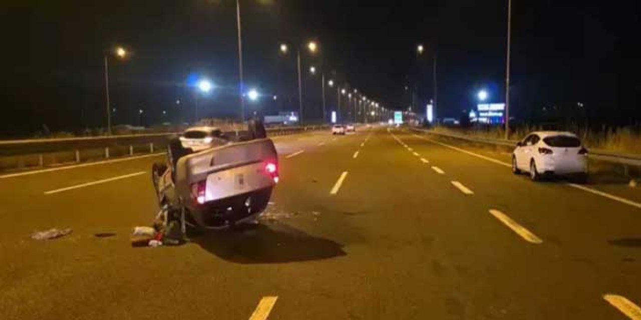 Takla atan araçtan yola fırladı