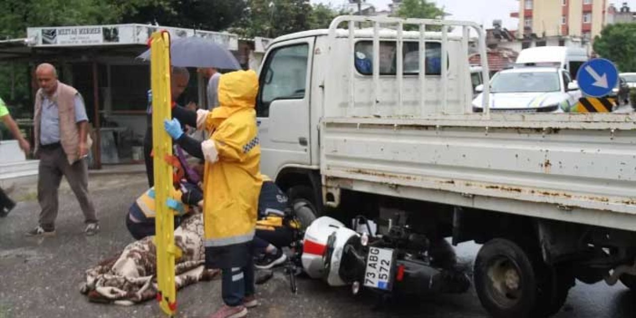 Antalya'da Motosiklet ile Kamyonet Çarpıştı: 1 Yaralı