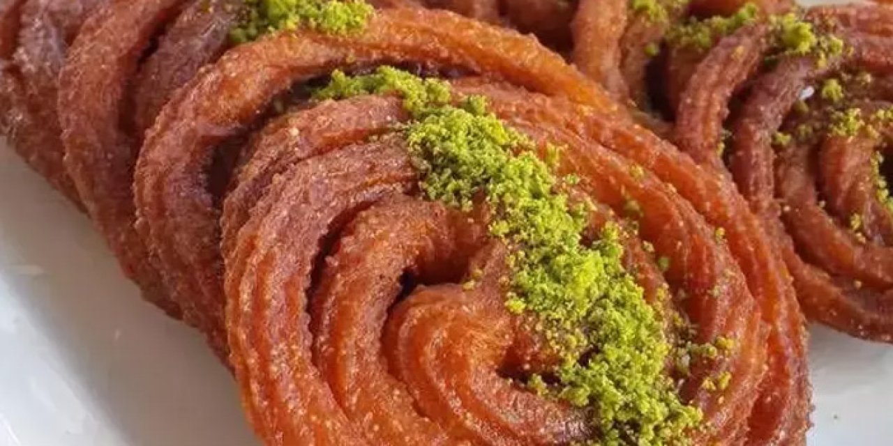 Kahramanmaraşlı kadın halka tatlısı yaparak ailesine destek oluyor