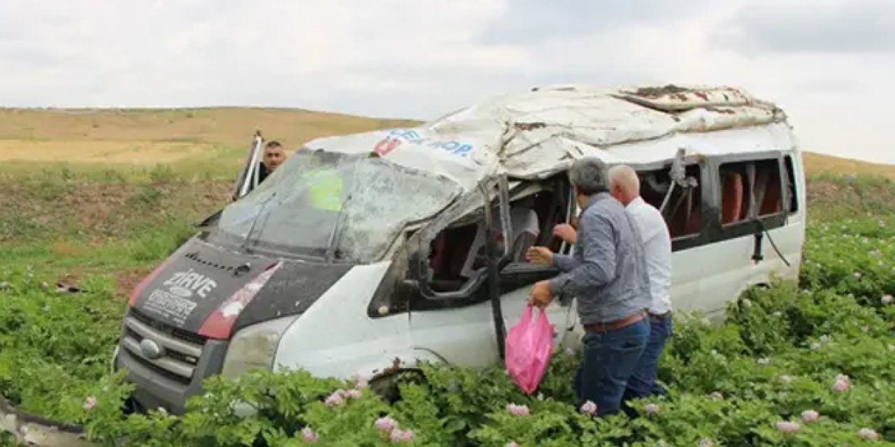 Amasya’da yolcu minibüsü takla attı: 1 ölü