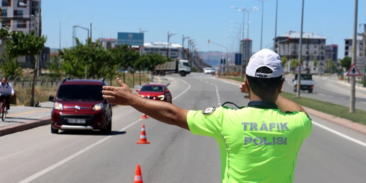 Trafik Kanunu’nda yeni dönem: Cezalar katlandı kurallar sertleşti