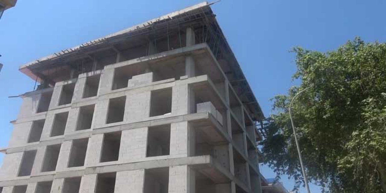 Yalova’da İnşaat Kazası: 5. Kattan Düşen İşçi Ağır Yaralandı