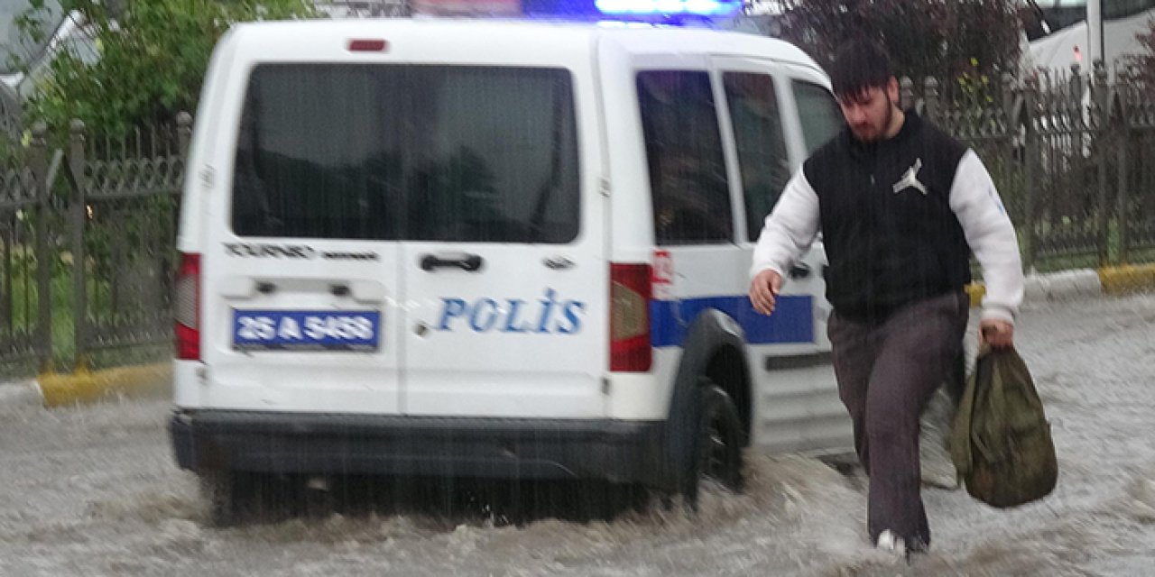 Erzurum’da sağanak yağış hayatı felç etti
