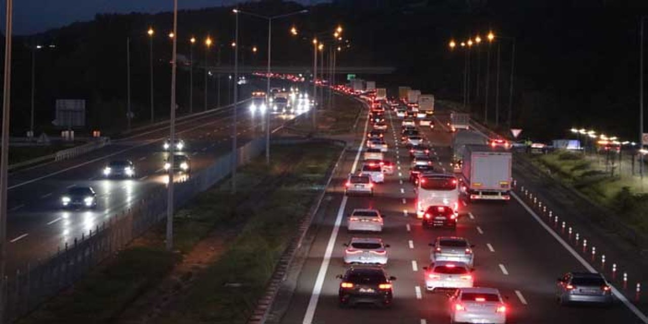 Anadolu Otoyolunun Bolu geçişinde bayram yoğunluğu