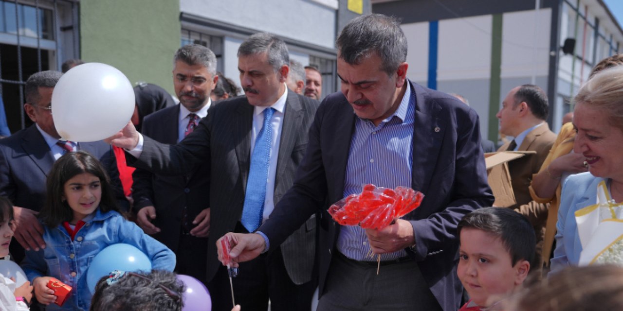 Bakan Yusuf Tekin’den memleketinde bayram ziyareti ve arafalık sürprizi
