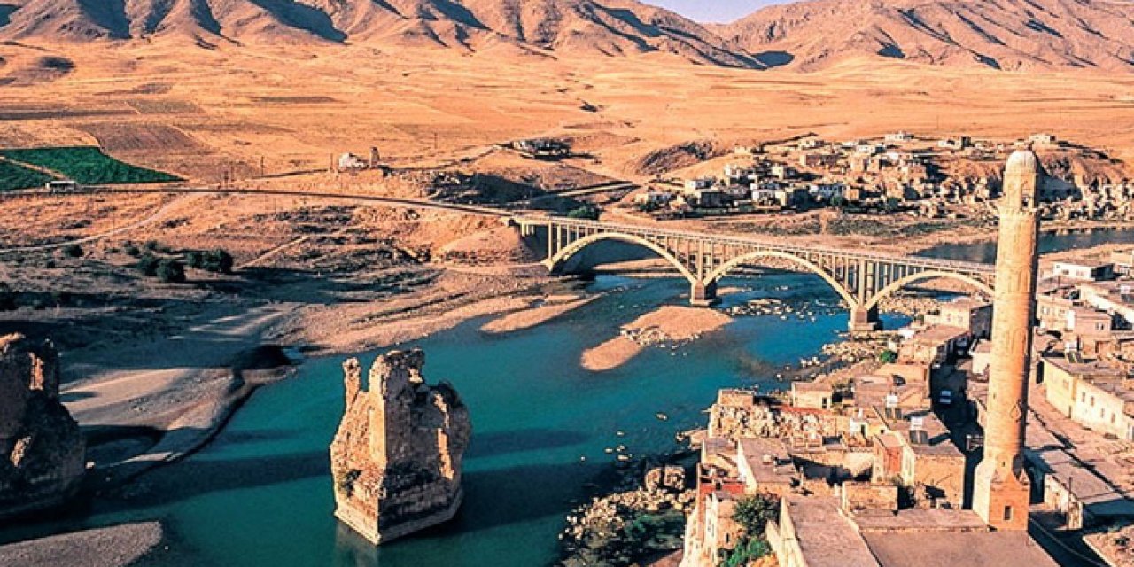 Tarihi Hasankeyf, bayramda ziyaretçi akınına uğradı