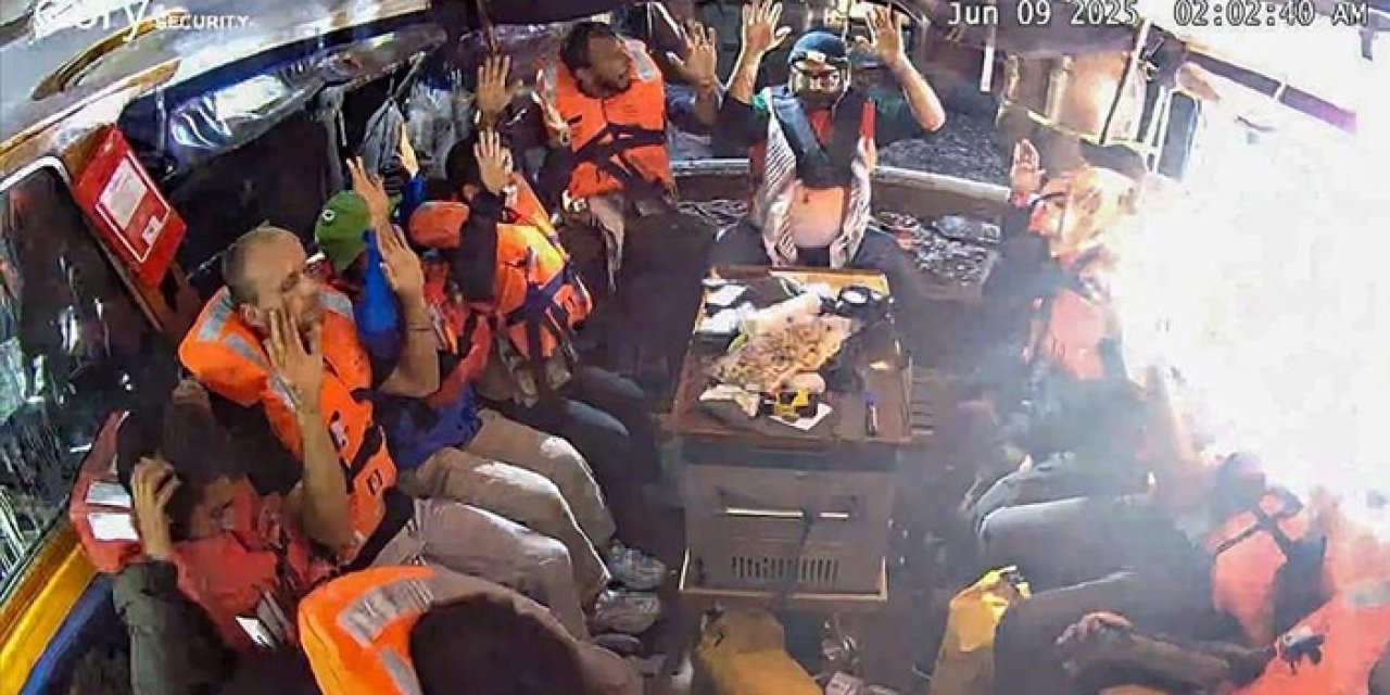 İsrail, Gazze'ye yardım taşıyan gemideki aktivistleri gözaltında tutuyor