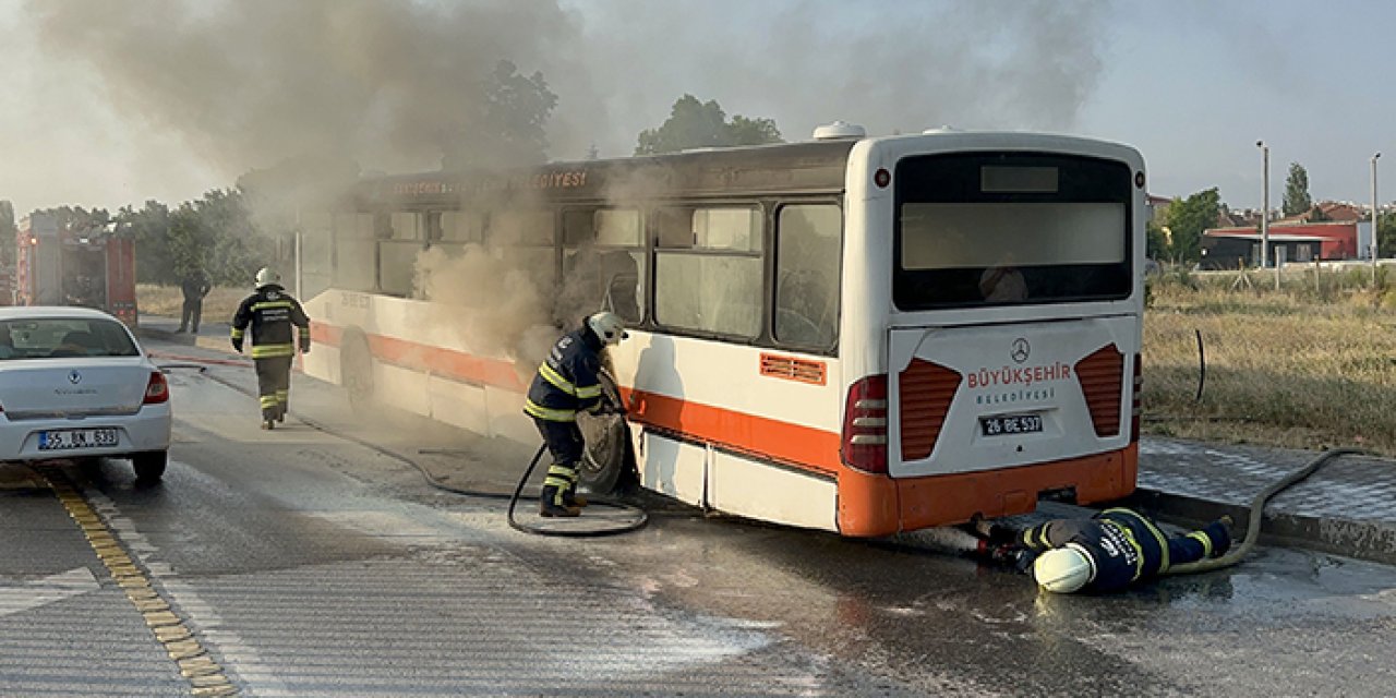 Eskişehir'de belediye otobüsü yandı