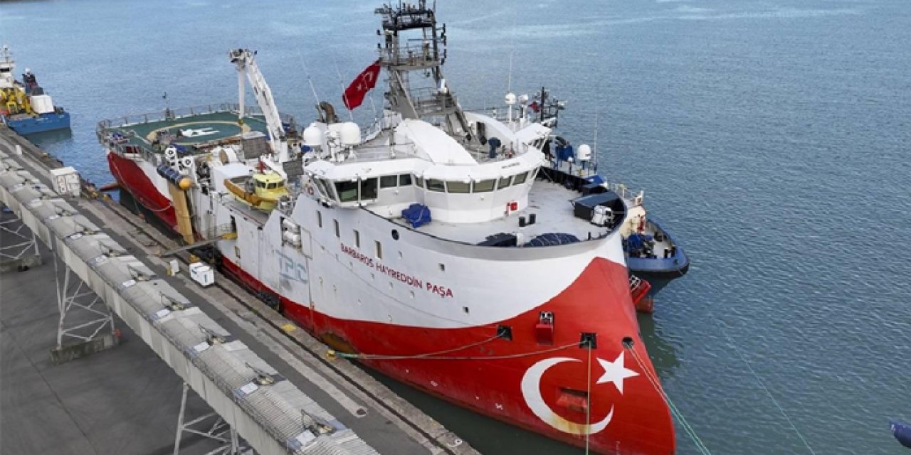 "Barbaros Hayreddin Paşa" sismik araştırma gemisi Trabzon Limanı'nda