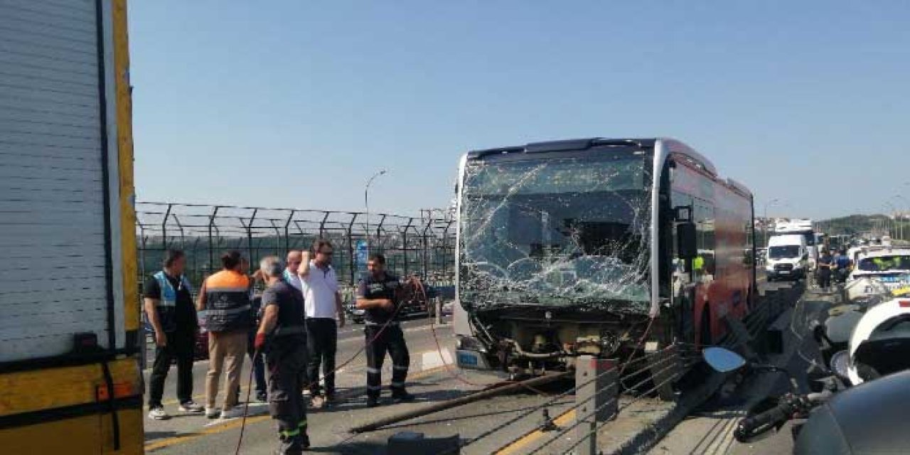 Haliç Köprüsü'nde Vinç Faciası: Metrobüs Bariyerlere Saplandı