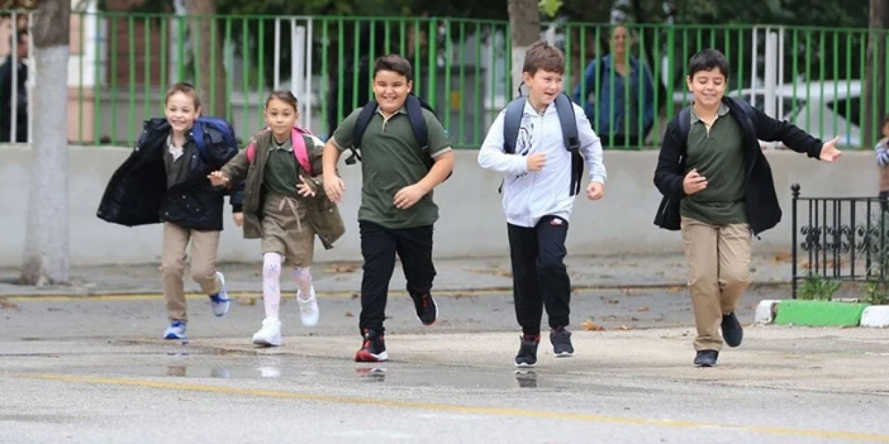 Okullarda yaz tatili başlıyor: 20 milyon öğrenci karne alıyor