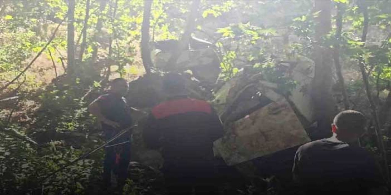 Kamyonet uçuruma yuvarlandı… 2 kişi can verdi