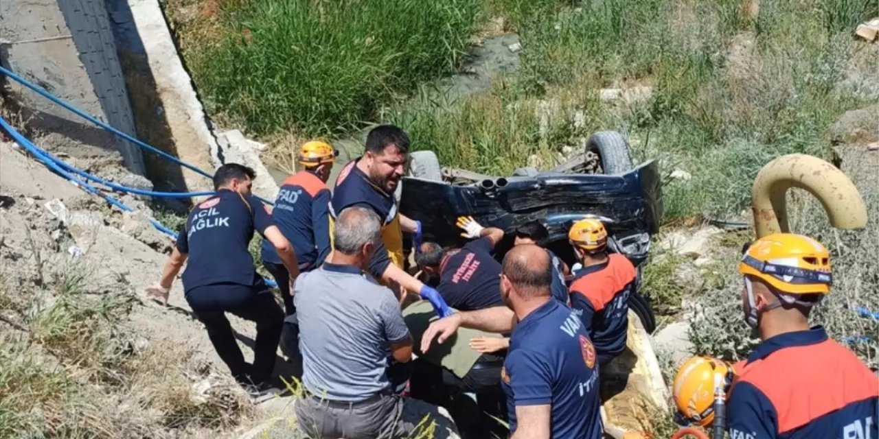 Van'da Otomobil Kazası: 5 Yaralı