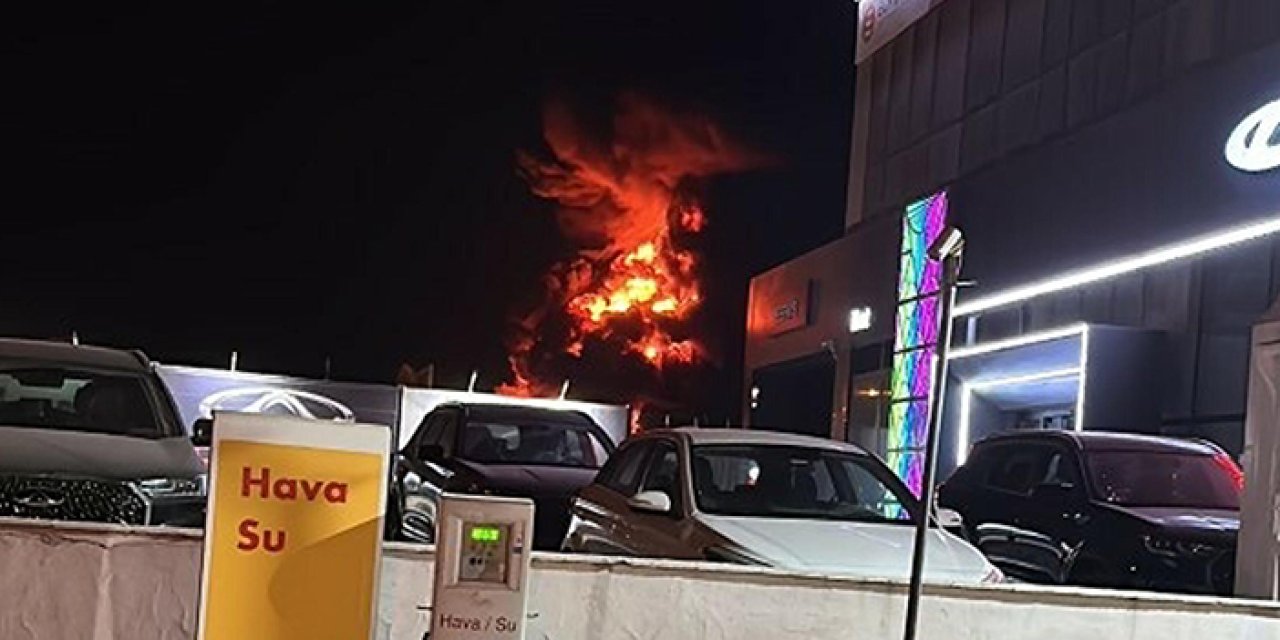 İzmir'de korkunç yangın: Akaryakıt istasyonu...