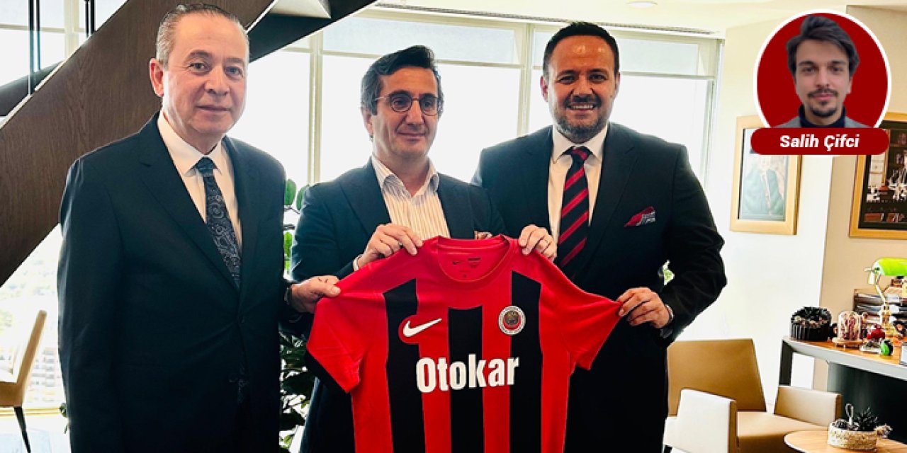 Gençlerbirliği’nden Koç Holding Ankara temsilcisine ziyaret: “06” numaralı forma hediye edildi