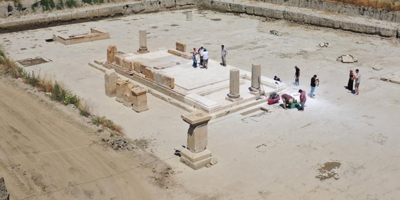 Magnesia Antik Kenti'nin en büyük agorası yeniden gün yüzüne çıkıyor