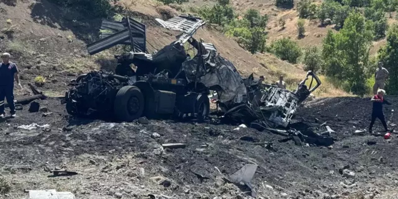 Kaza yapan tır şoförü yaşamını yitirdi