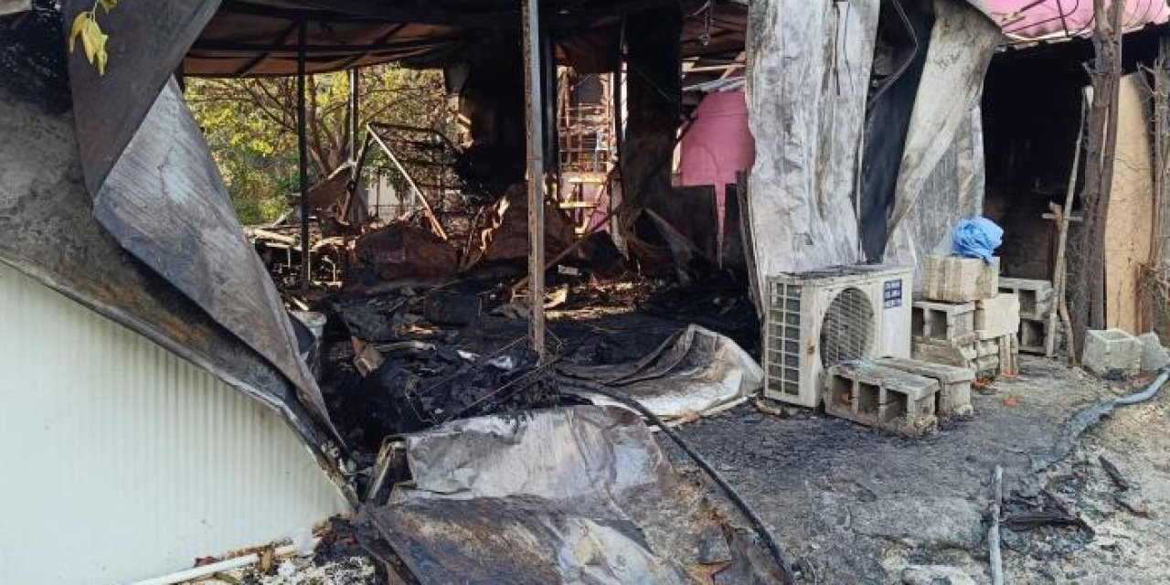 Hatay'da prefabrik evde yangın