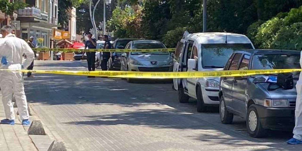 Park Halindeki Araçtan Erkek Cesedi Çıktı