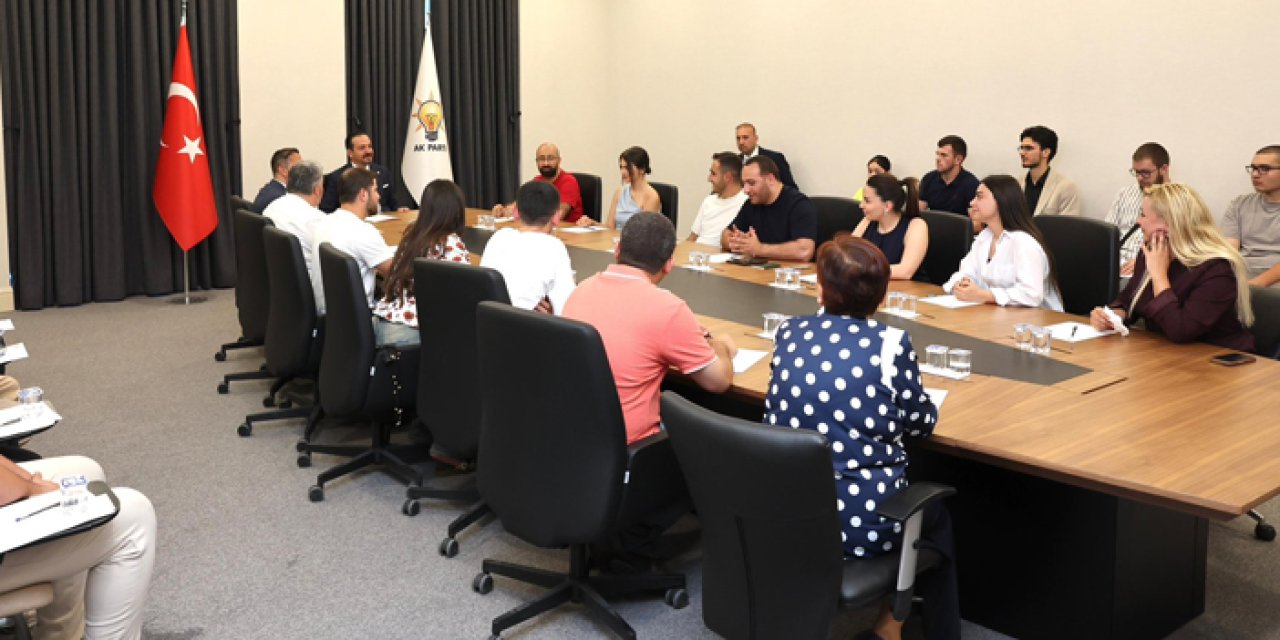 Kürşad Zorlu, Azerbaycan ve Bulgaristanlı öğrencilerle buluştu