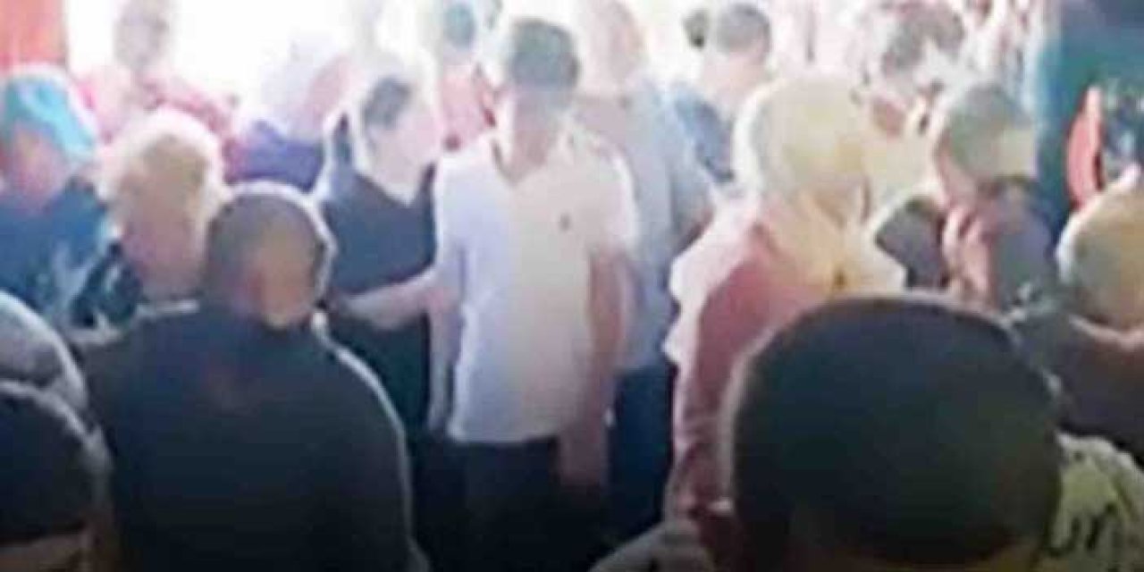 İzmir’de indirimli ürün izdihamı: Vatandaşlar birbirini ezdi