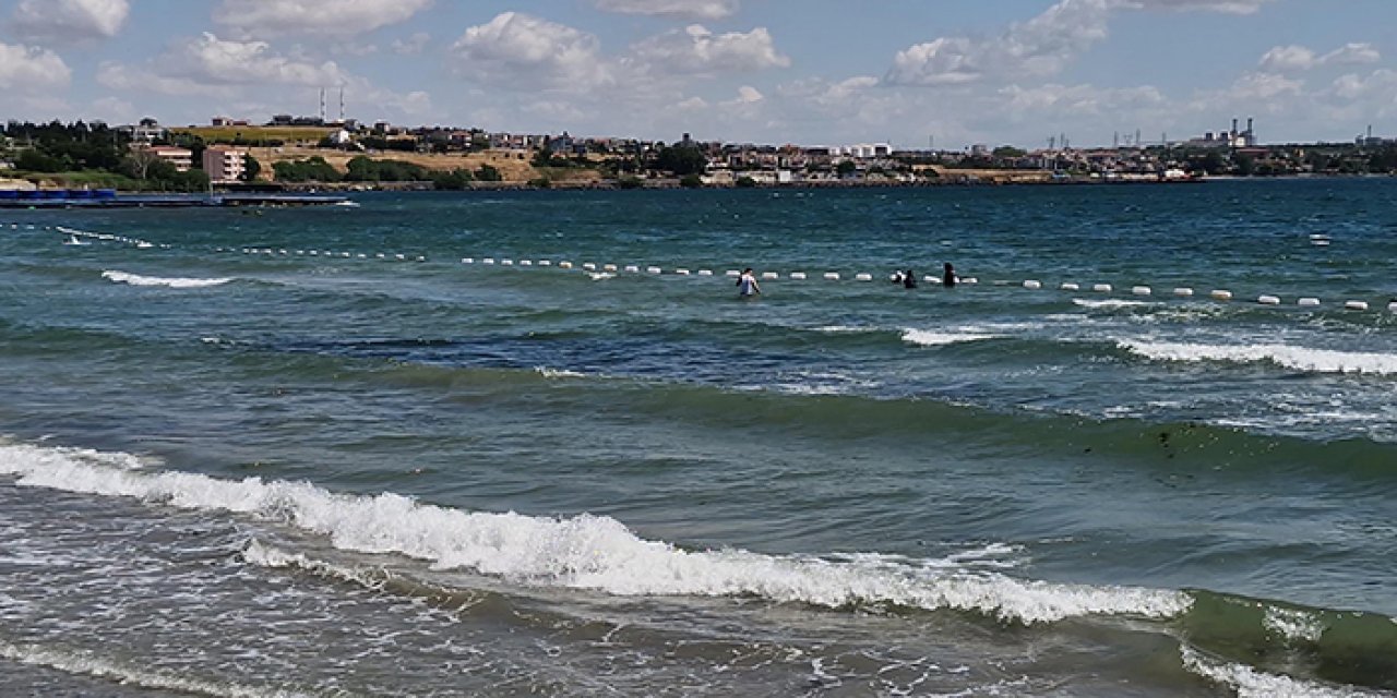 Tekirdağ’da kuvvetli rüzgar nedeniyle denize girmek yasaklandı