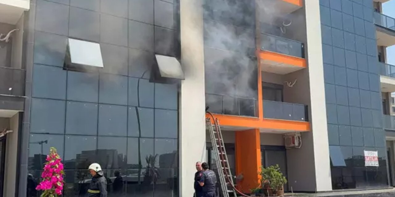 Antalya’da 3 katlı binada yangın