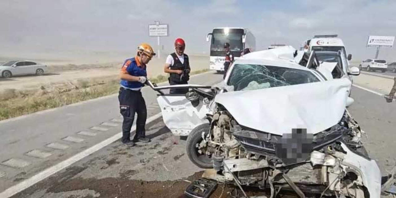 Aksaray'da Kum Fırtınası Nedeniyle 5 Araç Çarpıştı, 8 Yaralı