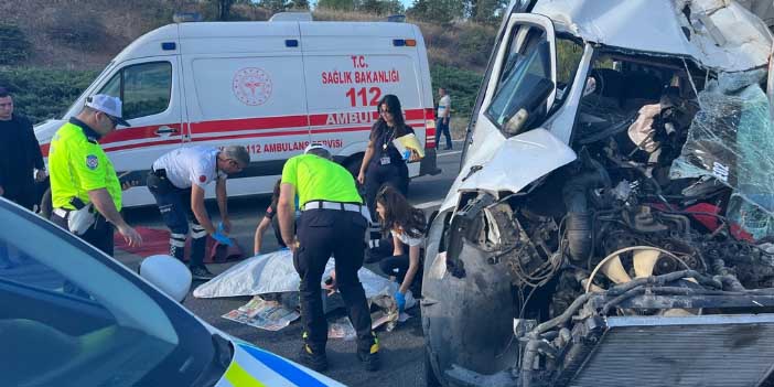 Ankara'da Feci Kaza: Servis Minibüsü Kamyona Çarptı, 1 Ölü, 5 Yaralı