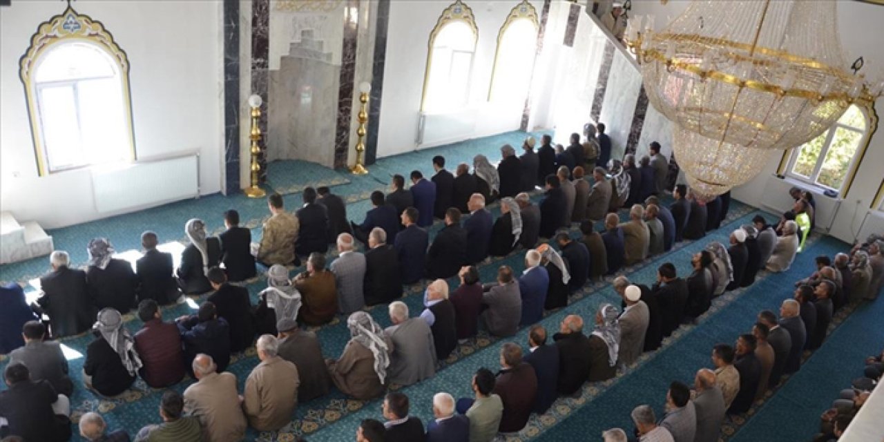 Camilerde orman yangınlarının sona ermesi için dua edilecek