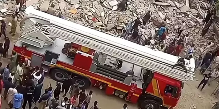Pakistan’da bina çöktü: ölü sayısı 27’ye yükseldi