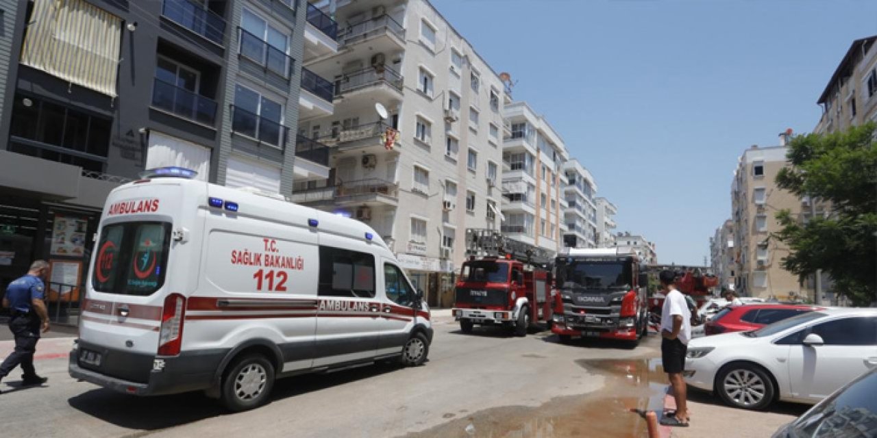 Antalya'da evde çıkan yangında dumandan etkilenen 10 kişi hastaneye kaldırıldı