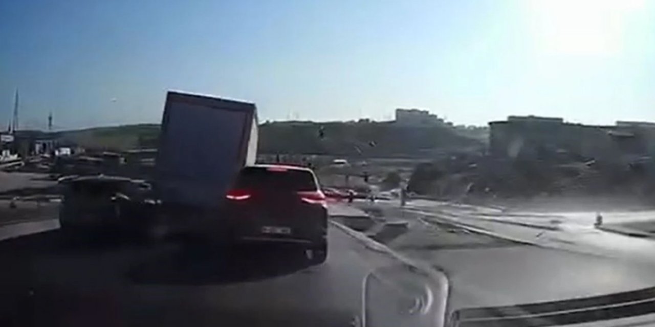 Başakşehir'de 10 araçlık zincirleme kaza kamerada