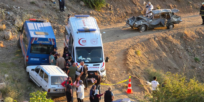Adana'da otomobil uçuruma yuvarlandı: 1 ölü, 7 yaralı