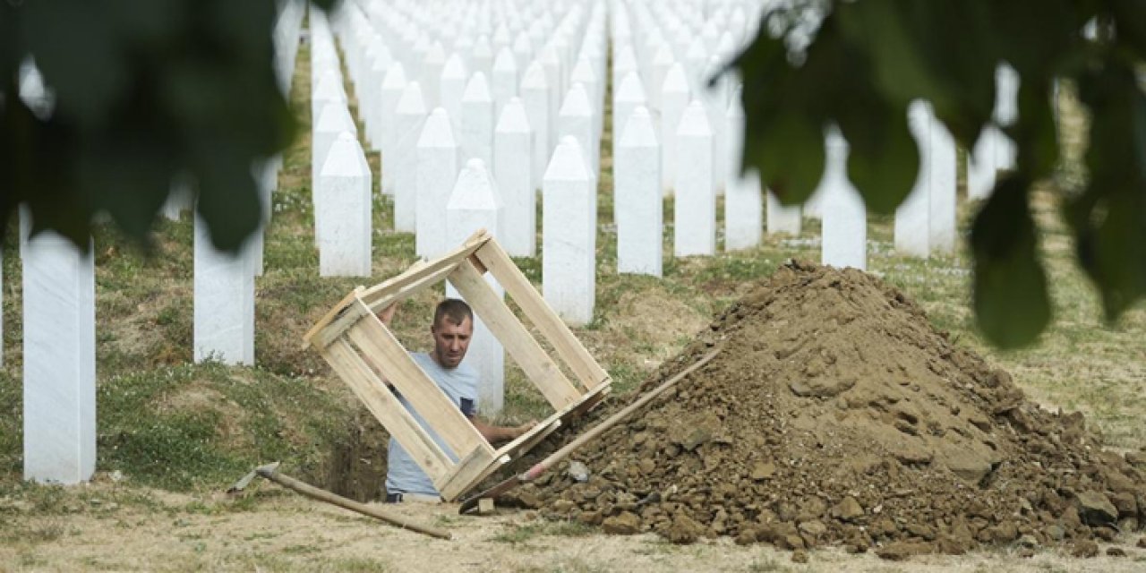 Srebrenitsa’da 30 yıl sonra bir cenaze daha: 19 yaşındaki Senajid Avdic toprağa veriliyor
