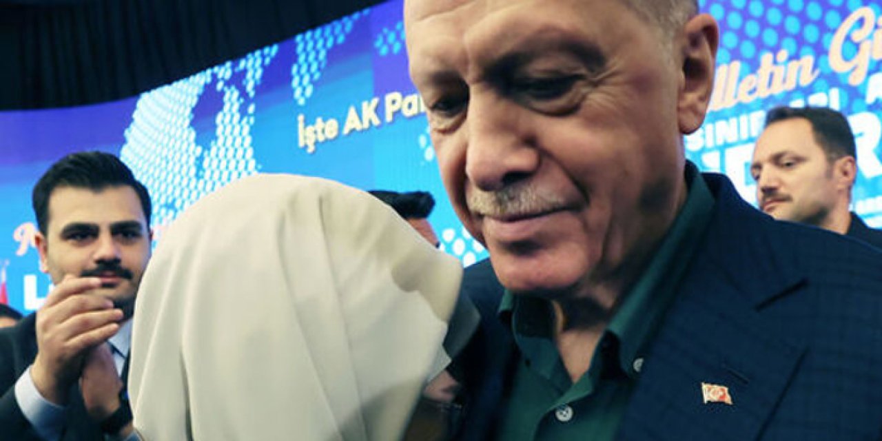 Erdoğan’ın konuşması sırasında Emine Erdoğan gözyaşlarını tutamadı