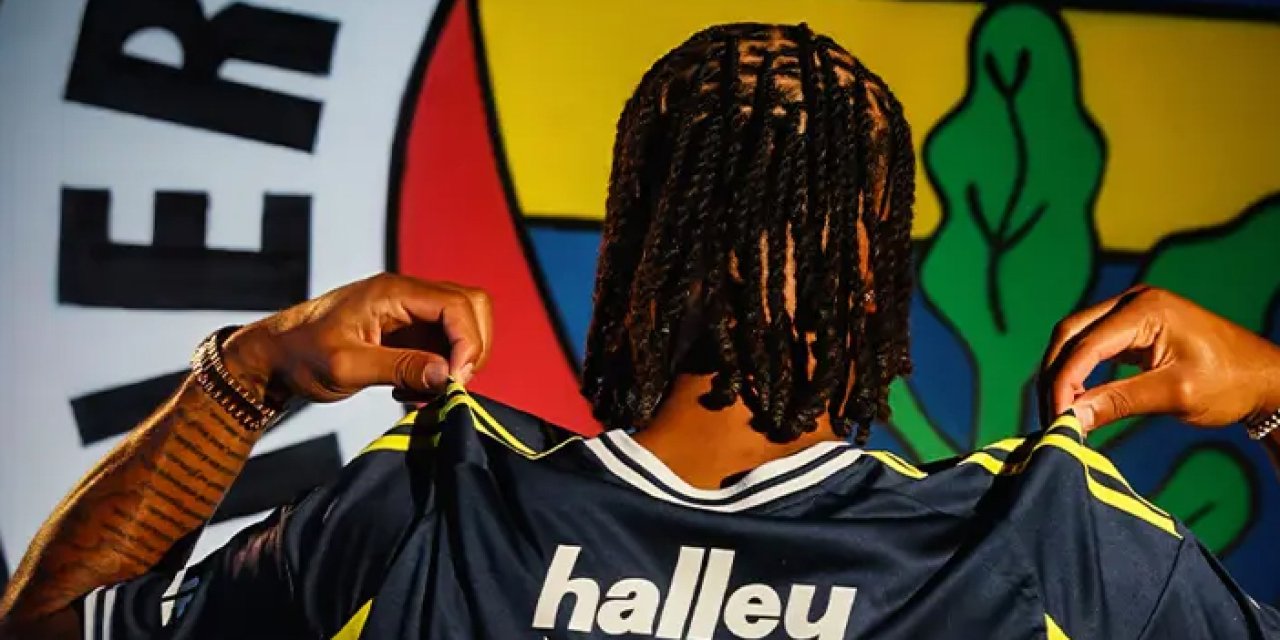 Fener'den bir bomba daha: Formayı giydirdi!