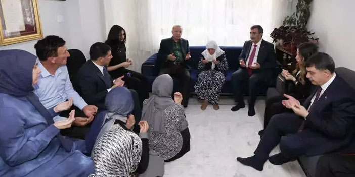 Cumhurbaşkanı Erdoğan’dan 15 Temmuz’da iki oğlunu şehit veren anneye anlamlı ziyaret