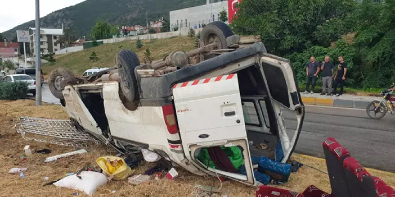 Isparta'da minibüs devrildi: 4 yaralı