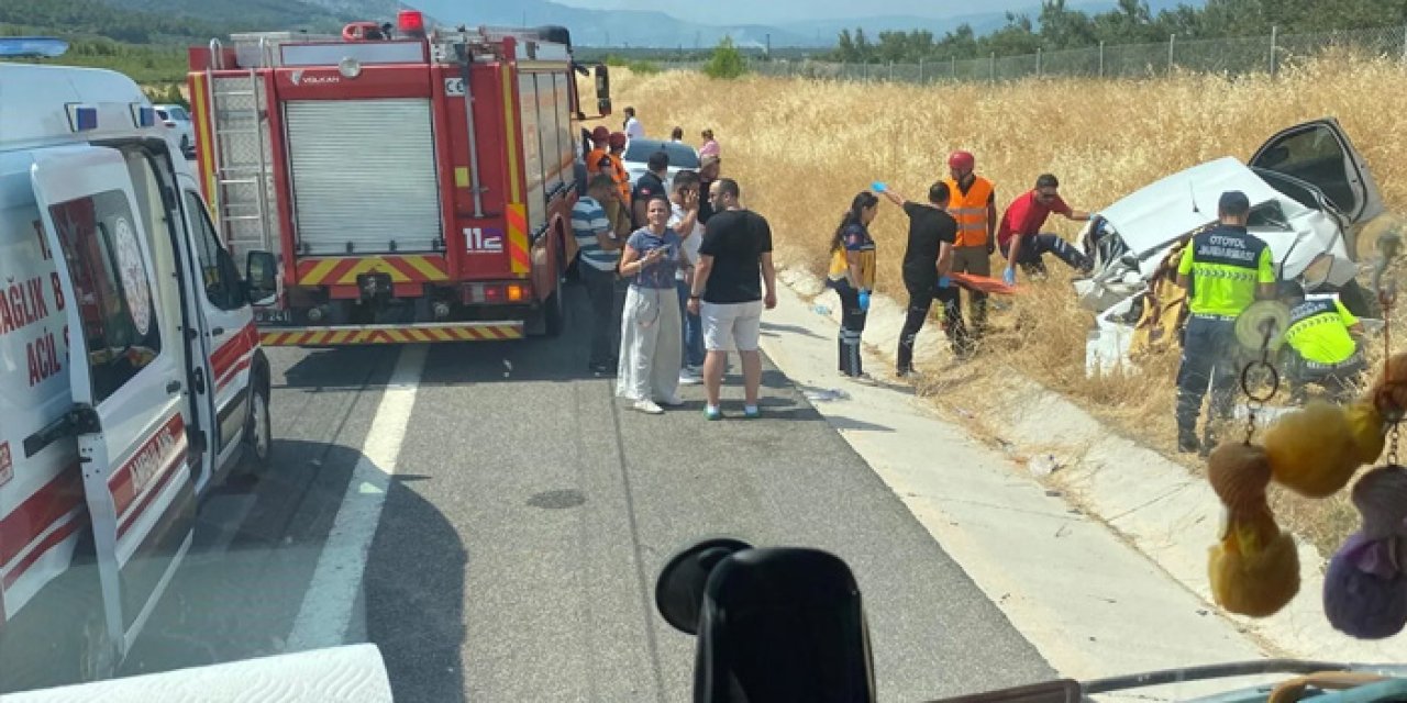 Manisa Kırkağaç’ta Feci Kaza: Araç Şarampole Uçtu, 1’i Ağır 4 Yaralı