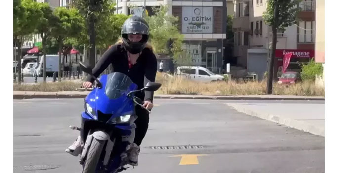 Protezle hayata tutundu: Gizem, motosiklet tutkusuna yeniden kavuştu