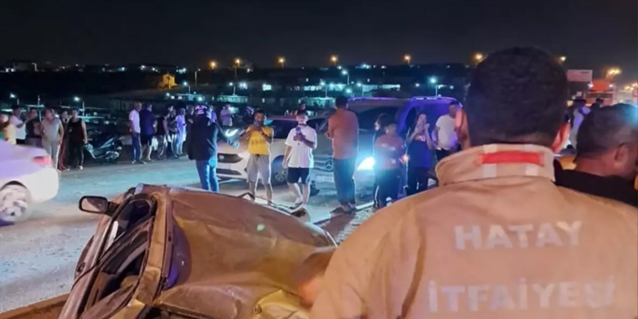 Hatay Defne’de Otomobil Aydınlatma Direğine Çarptı: 4 Yaralı