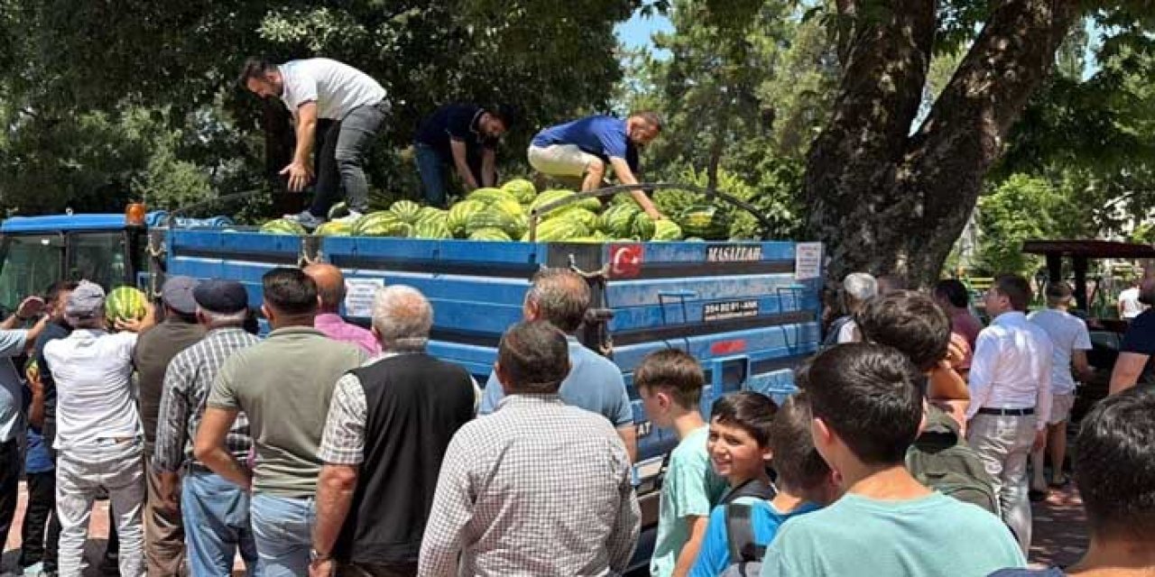 Erbaa'da Karpuz Hayrı: 10 Ton Ücretsiz Dağıtıldı
