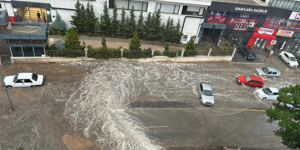 Ankara'da sağanak; yollar suyla doldu