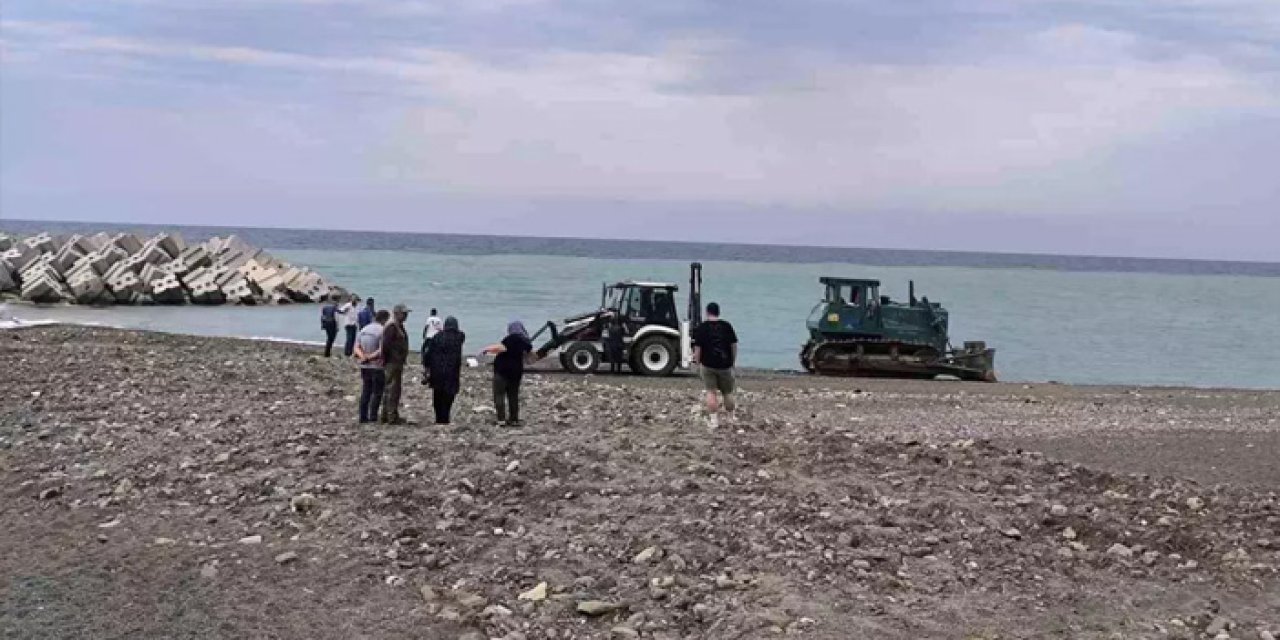 Kastamonu’da Sahilde Can Pazarı: İş Makinesi Güneşlenen Kadını Ezdi