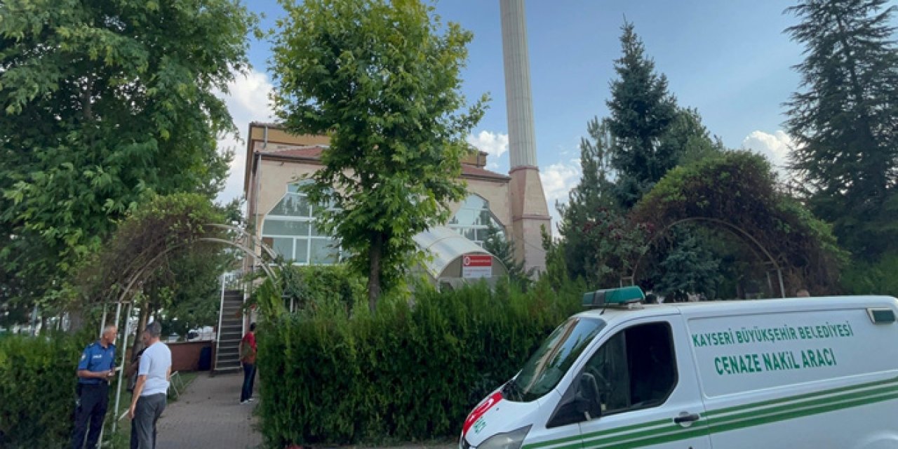 Kayseri’de Camide Dehşet: Komşusunu Namaz Kılarken Bıçaklayarak Öldürdü