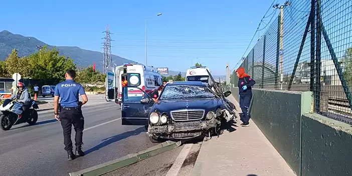 Bursa’da otomobil metro duvarına çarptı: 1’i ağır, 2 yaralı