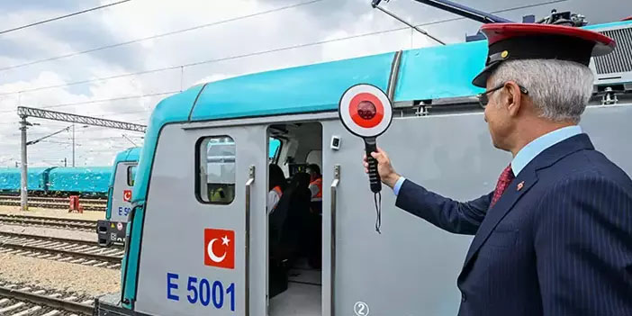 Türkiye’nin ilk yerli ana hat lokomotifi E5003 ilk seferini yaptı