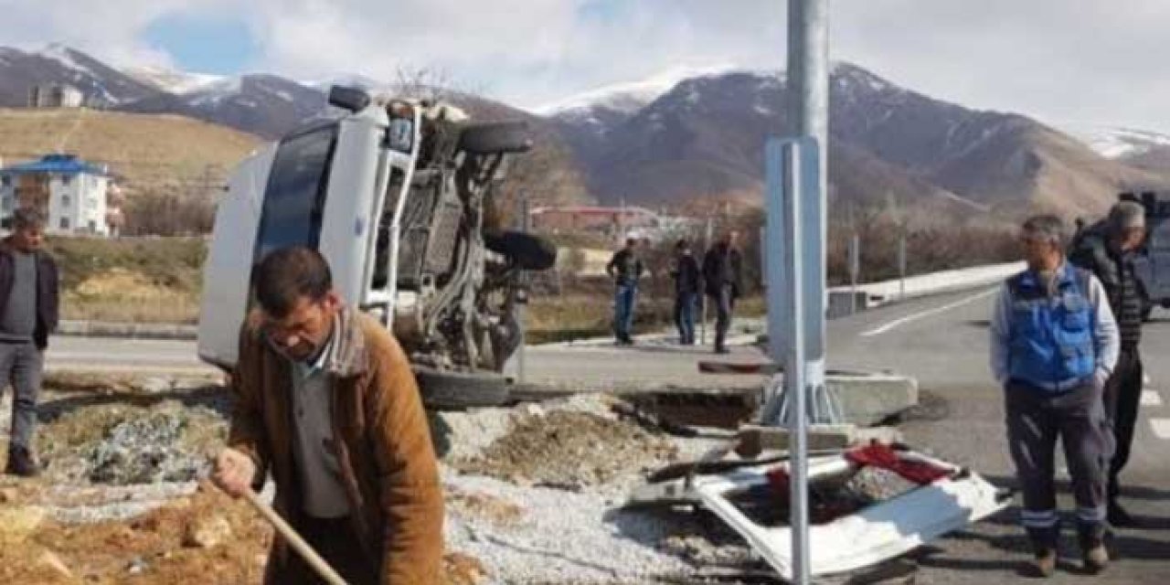 Tunceli'de Otomobil ve Minibüs Çarpıştı: 7 Yaralı
